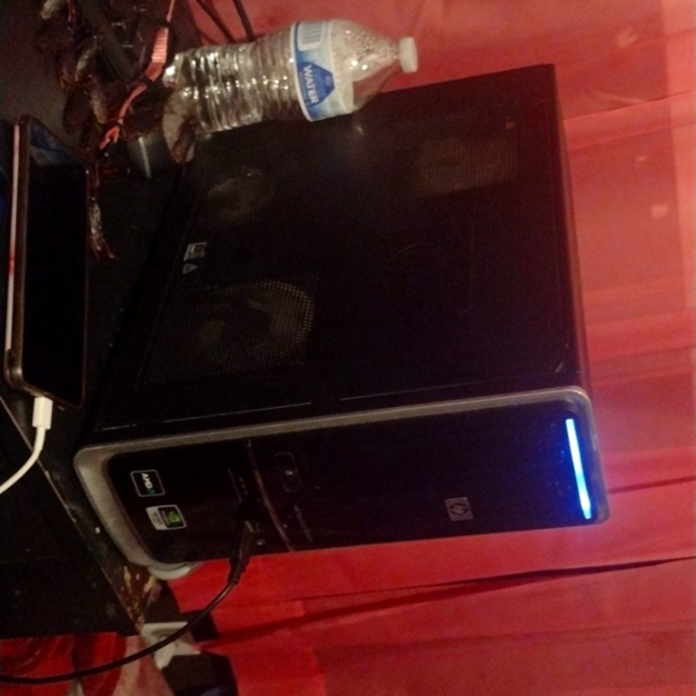 Desk top willing to trade for iPad/laptop or iPad that's compatible with college